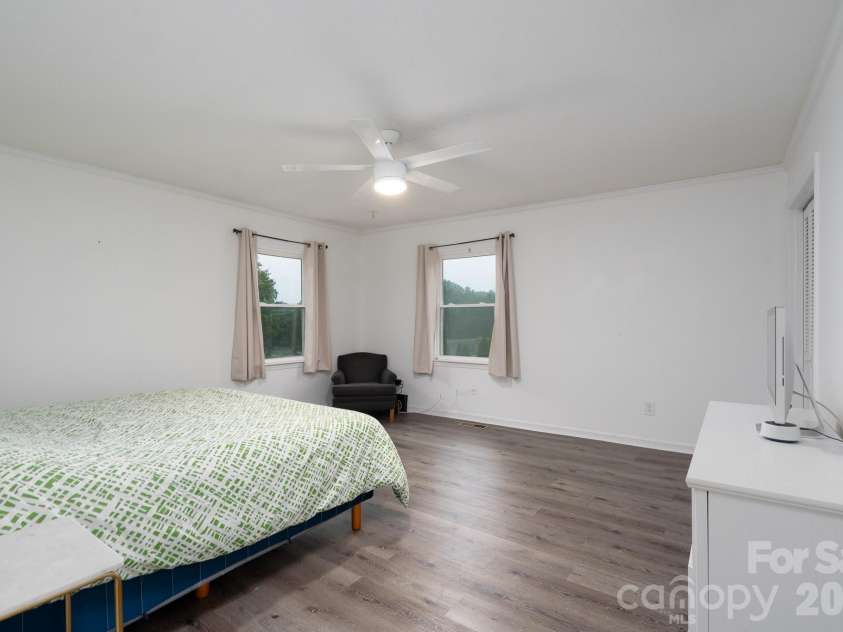 1709 Essen Lane, Gastonia, NC 28054.  MLS# CAR4382767, YatesRealty ID 30423. 