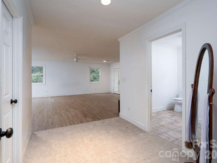 1709 Essen Lane, Gastonia, NC 28054.  MLS# CAR4382767, YatesRealty ID 30423. 