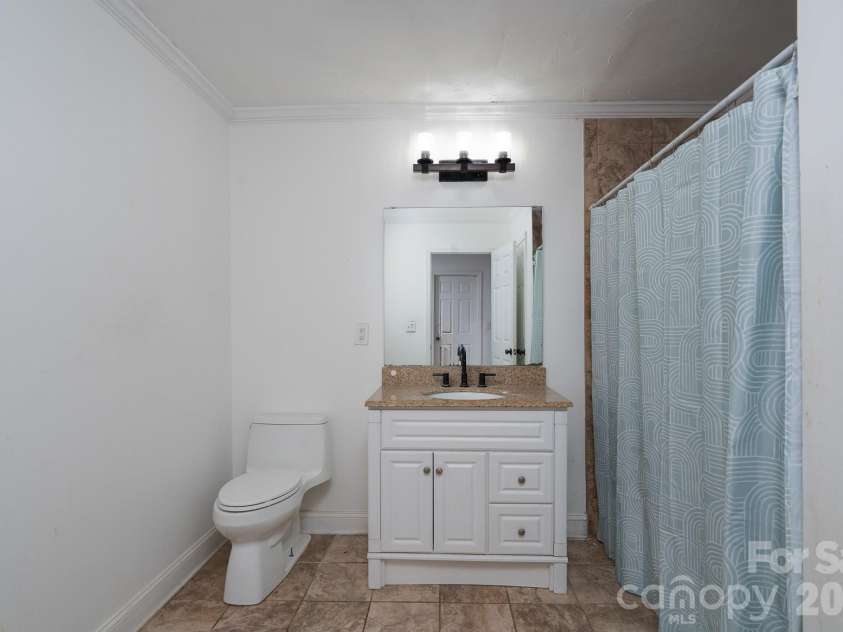 1709 Essen Lane, Gastonia, NC 28054.  MLS# CAR4382767, YatesRealty ID 30423. 