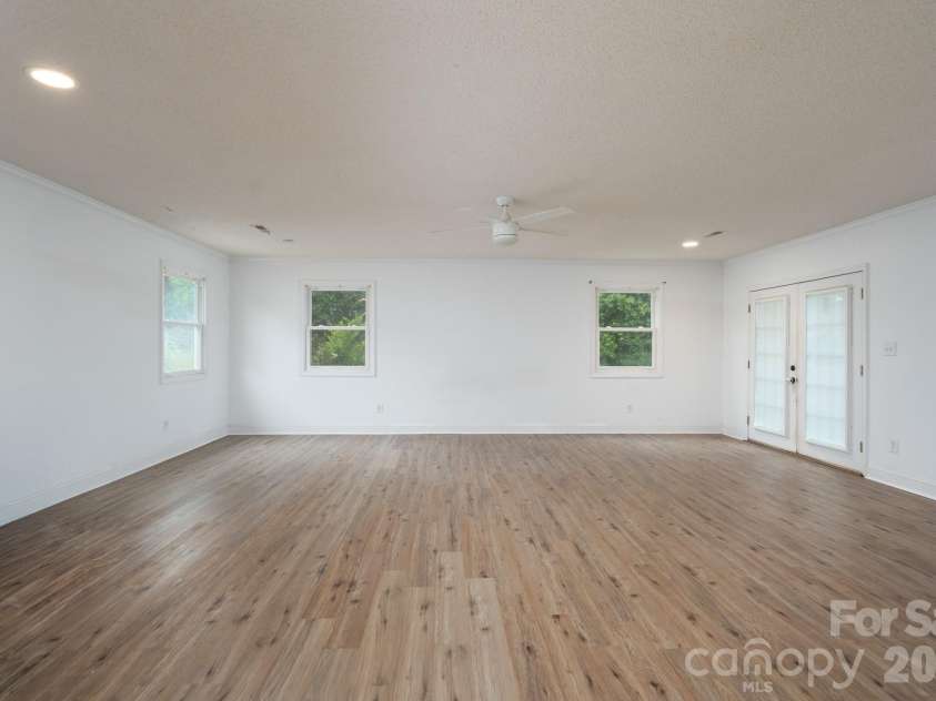 1709 Essen Lane, Gastonia, NC 28054.  MLS# CAR4382767, YatesRealty ID 30423. 