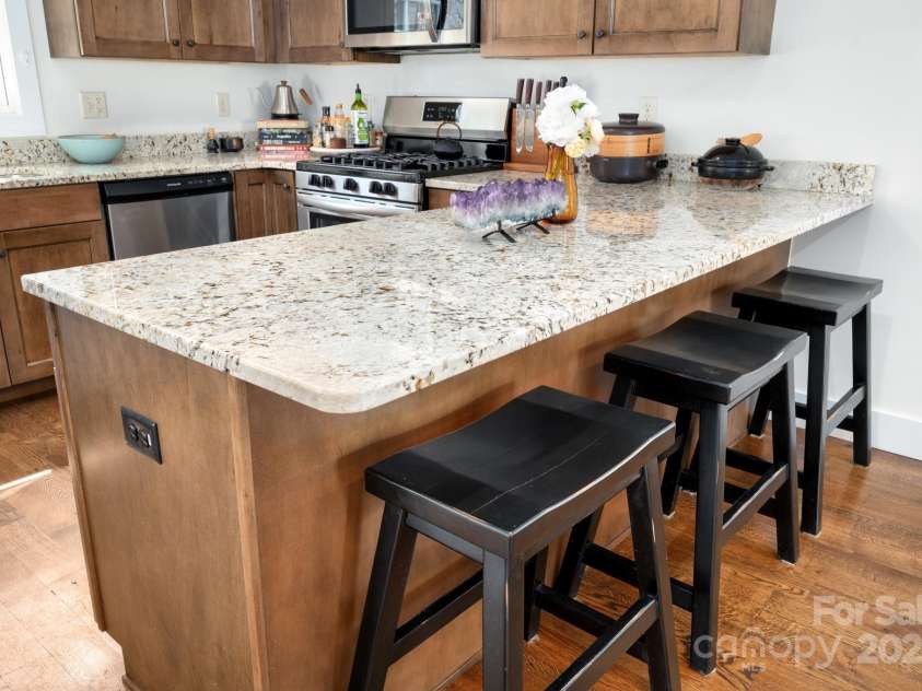 30 Greenwood Fields Drive, Asheville, NC 28804.  MLS# CAR4284220, YatesRealty ID 30424. Granite Counters