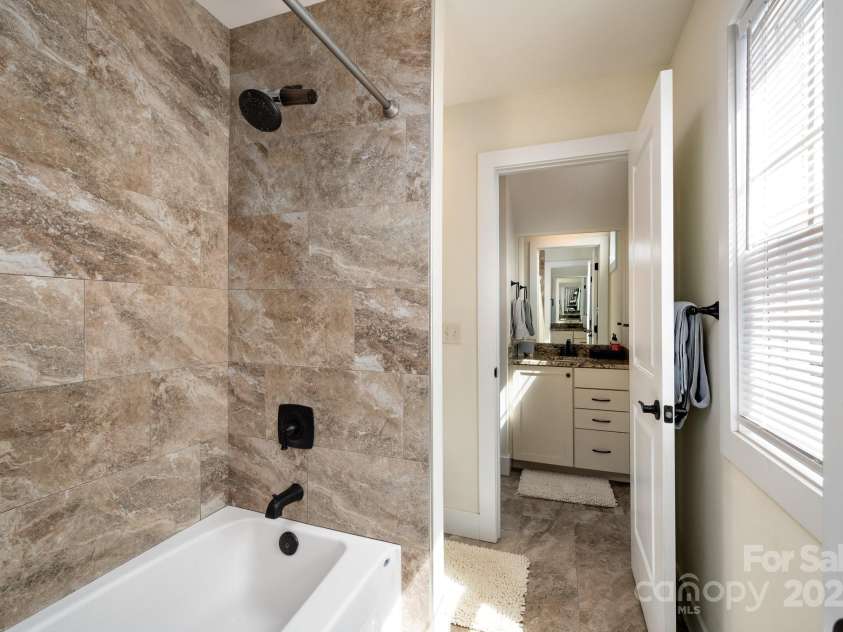 30 Greenwood Fields Drive, Asheville, NC 28804.  MLS# CAR4284220, YatesRealty ID 30424. Shared Upstairs Bathroom