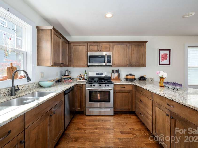 30 Greenwood Fields Drive, Asheville, NC 28804.  MLS# CAR4284220, YatesRealty ID 30424. Stainless Steel Appliances