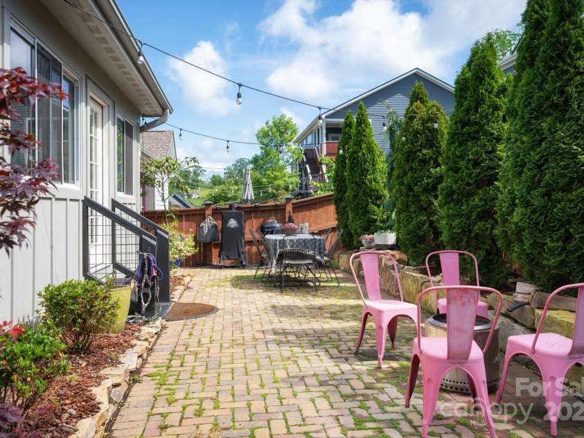 30 Greenwood Fields Drive, Asheville, NC 28804.  MLS# CAR4284220, YatesRealty ID 30424. Sunroom Access to Patio