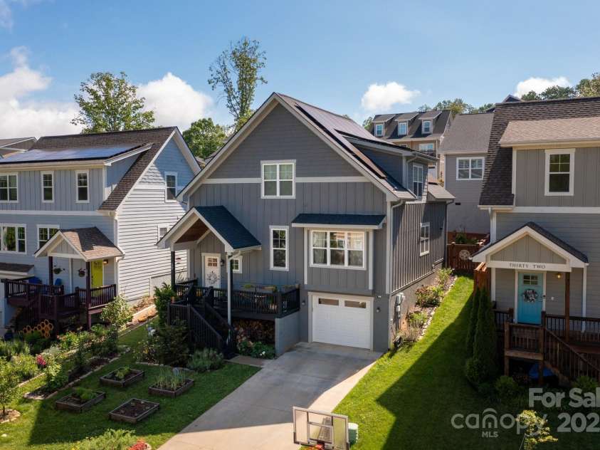 30 Greenwood Fields Drive, Asheville, NC 28804.  MLS# CAR4284220, YatesRealty ID 30424. Well Maintained Home