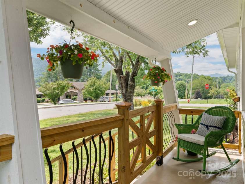250 Shelton Street, Waynesville, NC 28786.  MLS# CAR4288909, YatesRealty ID 30425. 