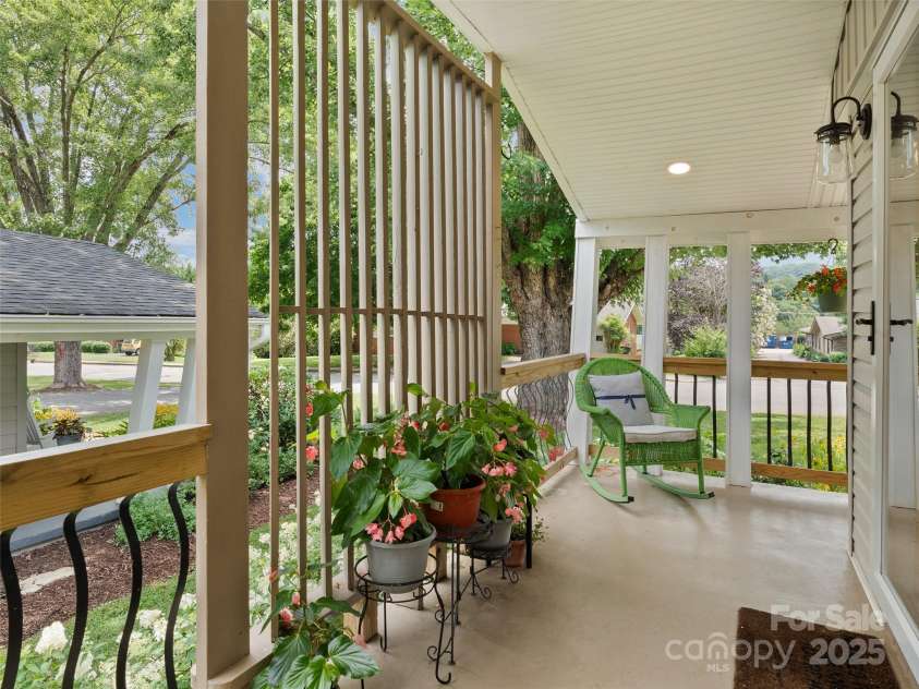250 Shelton Street, Waynesville, NC 28786.  MLS# CAR4288909, YatesRealty ID 30425. 