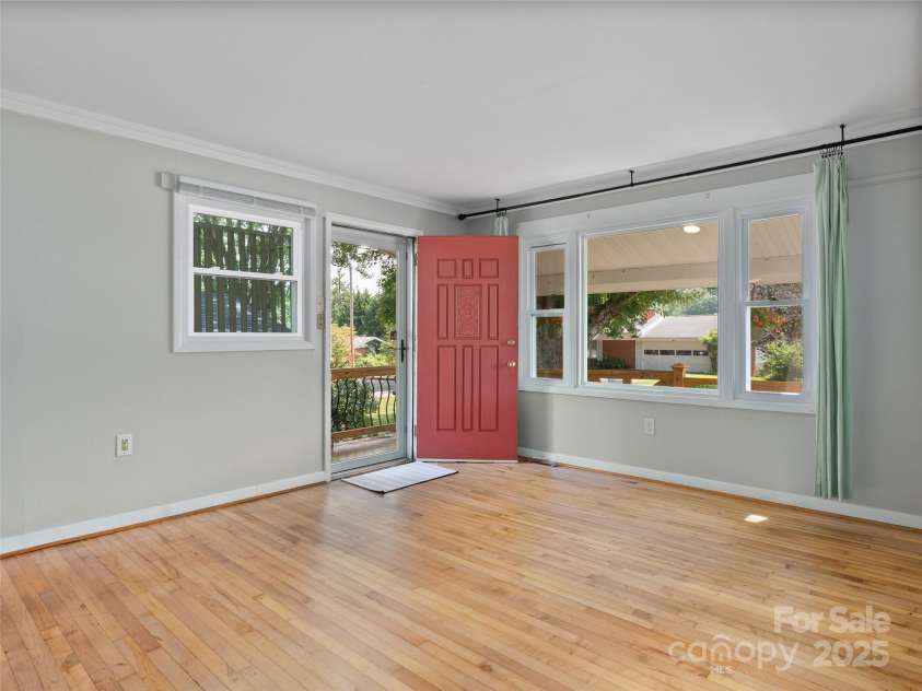 250 Shelton Street, Waynesville, NC 28786.  MLS# CAR4288909, YatesRealty ID 30425. 