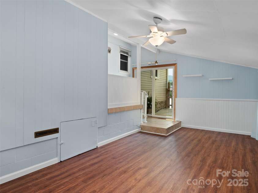 250 Shelton Street, Waynesville, NC 28786.  MLS# CAR4288909, YatesRealty ID 30425. 