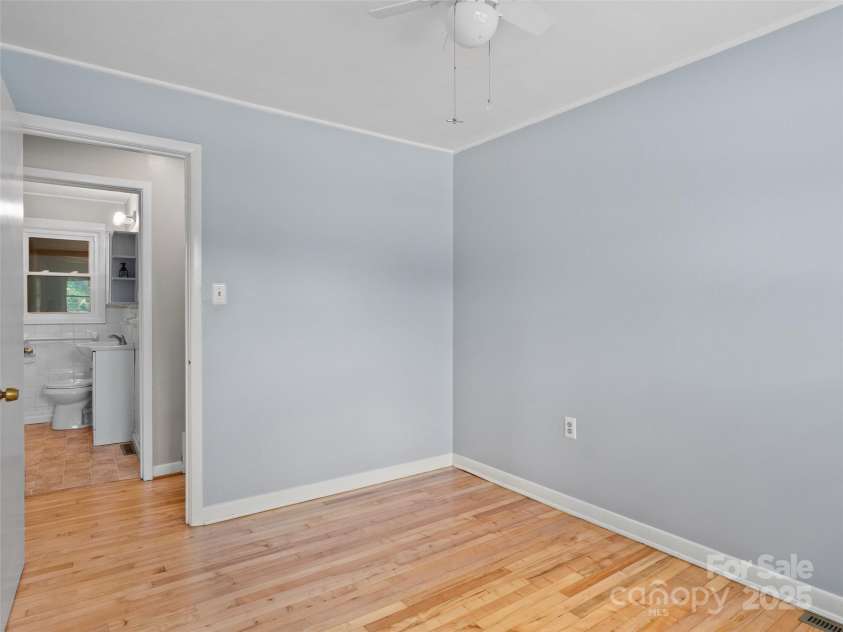 250 Shelton Street, Waynesville, NC 28786.  MLS# CAR4288909, YatesRealty ID 30425. 