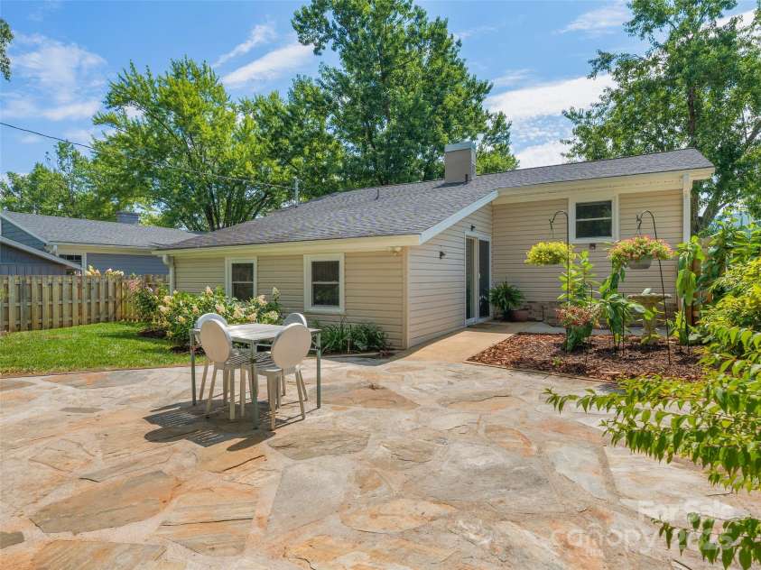 250 Shelton Street, Waynesville, NC 28786.  MLS# CAR4288909, YatesRealty ID 30425. 