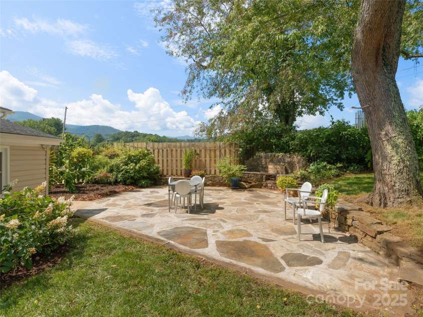 250 Shelton Street, Waynesville, NC 28786.  MLS# CAR4288909, YatesRealty ID 30425. 