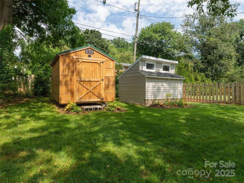 250 Shelton Street, Waynesville, NC 28786.  MLS# CAR4288909, YatesRealty ID 30425. 