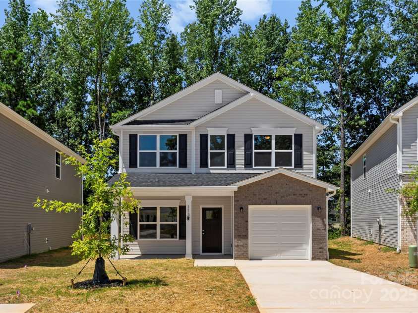 1137 Thayer Glen Court, Charlotte, NC 28213.  MLS# CAR4289215, YatesRealty ID 30427. 