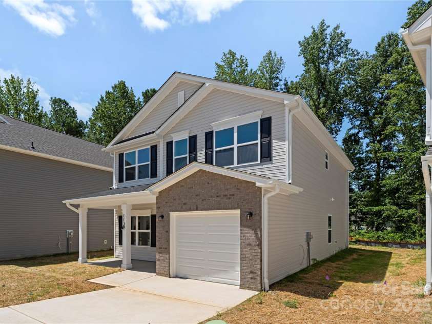 1137 Thayer Glen Court, Charlotte, NC 28213.  MLS# CAR4289215, YatesRealty ID 30427. 