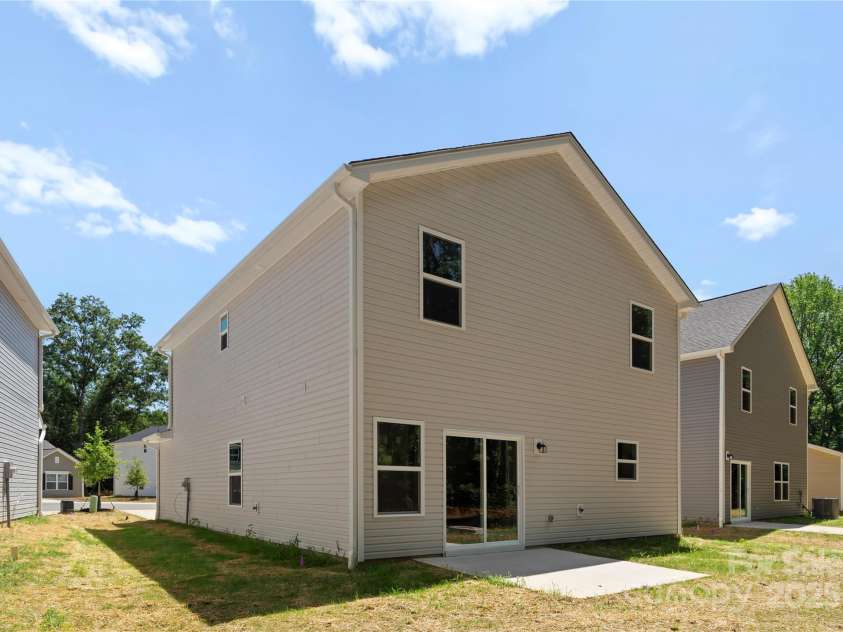 1137 Thayer Glen Court, Charlotte, NC 28213.  MLS# CAR4289215, YatesRealty ID 30427. 