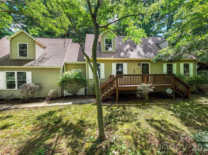 142 Blake Drive, Canton, NC 28716.  MLS# CAR4392775, YatesRealty ID 30427. 