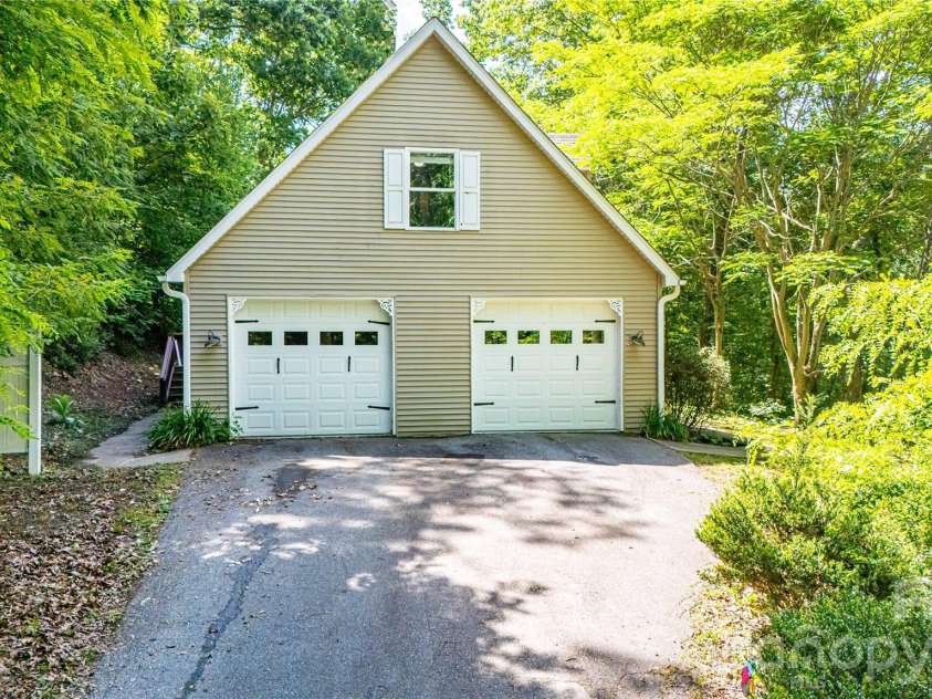 142 Blake Drive, Canton, NC 28716.  MLS# CAR4392775, YatesRealty ID 30427. 