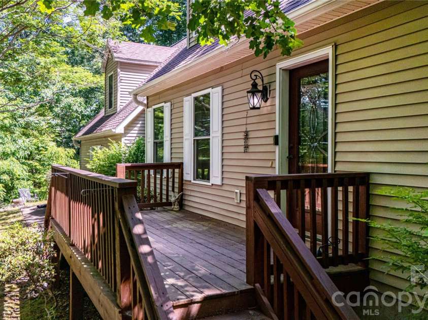 142 Blake Drive, Canton, NC 28716.  MLS# CAR4392775, YatesRealty ID 30427. 