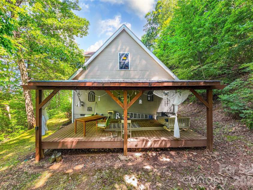 142 Blake Drive, Canton, NC 28716.  MLS# CAR4392775, YatesRealty ID 30427. 