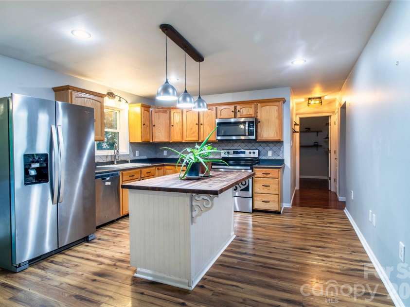 142 Blake Drive, Canton, NC 28716.  MLS# CAR4392775, YatesRealty ID 30427. 
