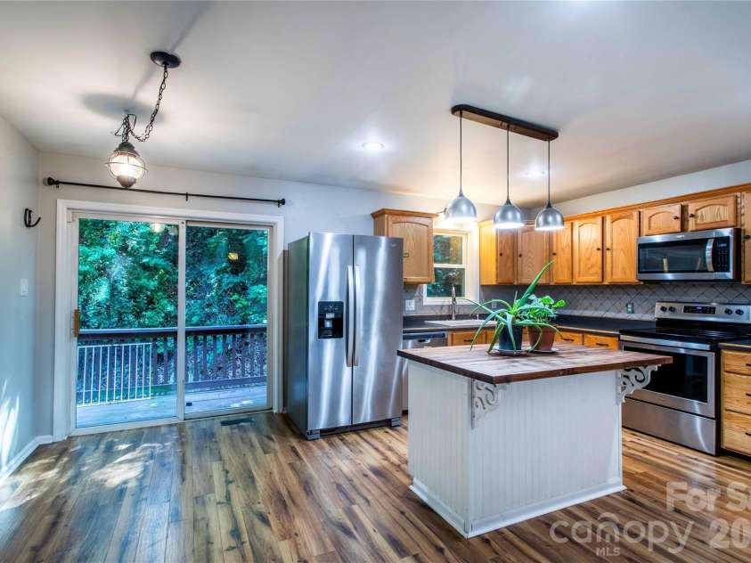 142 Blake Drive, Canton, NC 28716.  MLS# CAR4392775, YatesRealty ID 30427. 