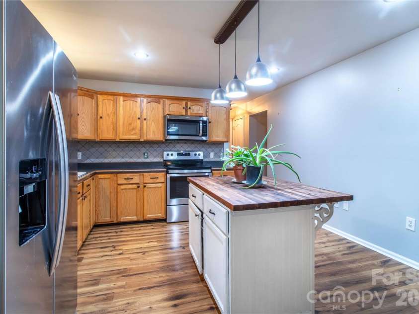 142 Blake Drive, Canton, NC 28716.  MLS# CAR4392775, YatesRealty ID 30427. 