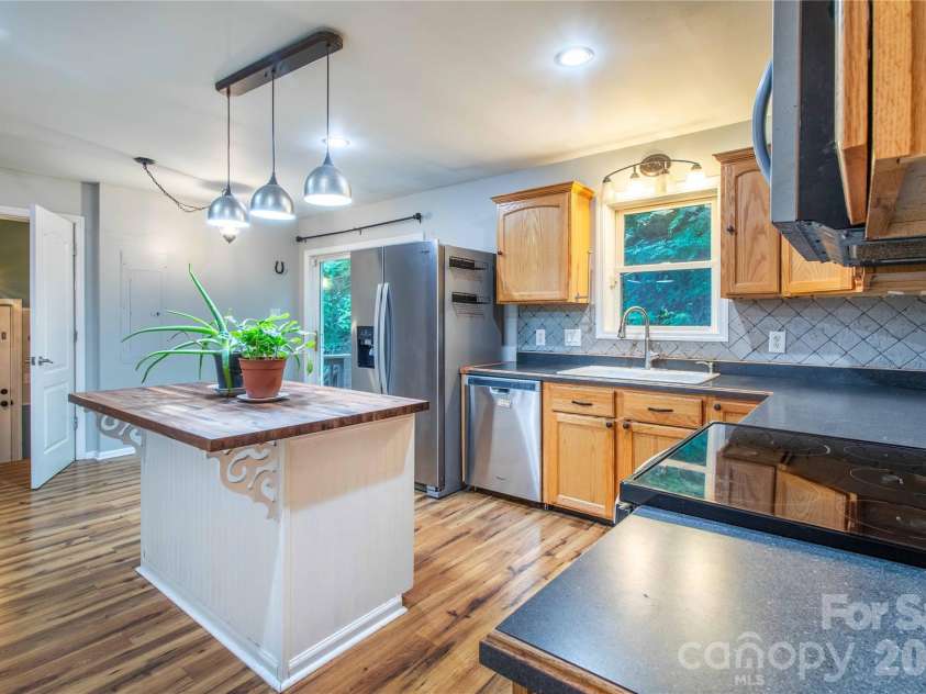 142 Blake Drive, Canton, NC 28716.  MLS# CAR4392775, YatesRealty ID 30427. 