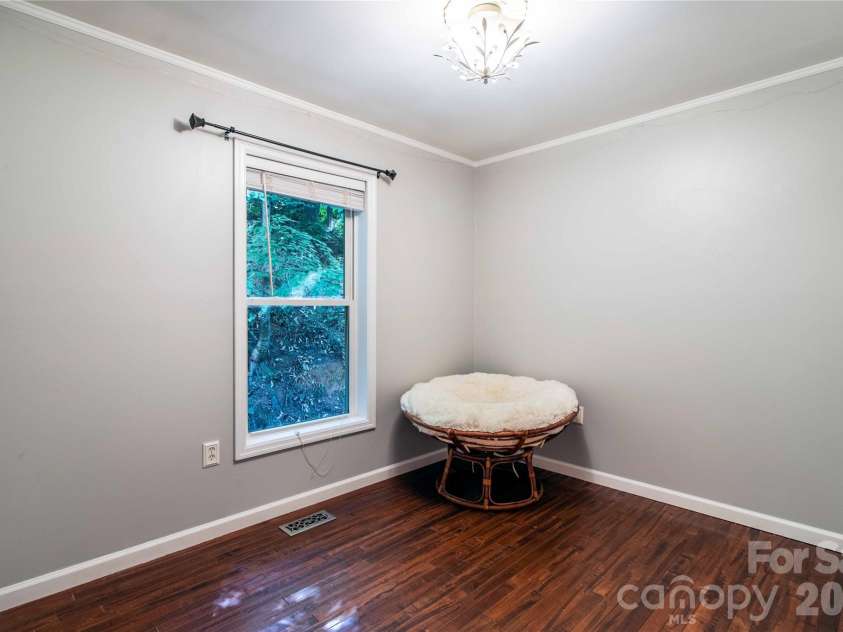 142 Blake Drive, Canton, NC 28716.  MLS# CAR4392775, YatesRealty ID 30427. 