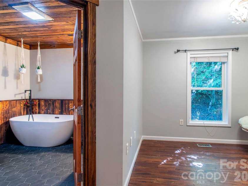 142 Blake Drive, Canton, NC 28716.  MLS# CAR4392775, YatesRealty ID 30427. 