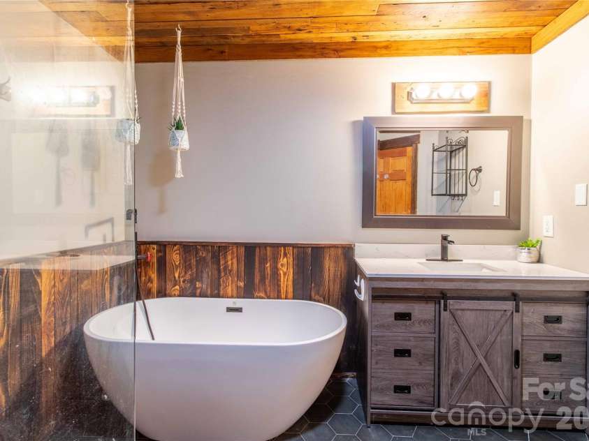 142 Blake Drive, Canton, NC 28716.  MLS# CAR4392775, YatesRealty ID 30427. 
