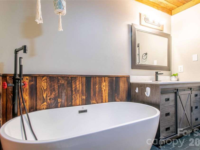 142 Blake Drive, Canton, NC 28716.  MLS# CAR4392775, YatesRealty ID 30427. 