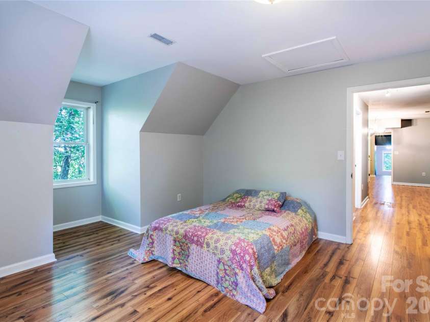 142 Blake Drive, Canton, NC 28716.  MLS# CAR4392775, YatesRealty ID 30427. 