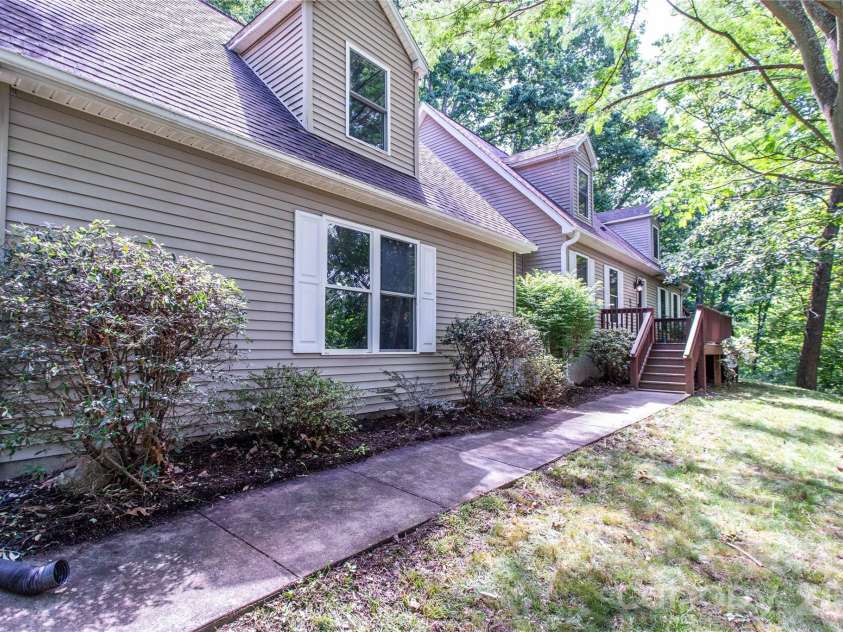 142 Blake Drive, Canton, NC 28716.  MLS# CAR4392775, YatesRealty ID 30427. 