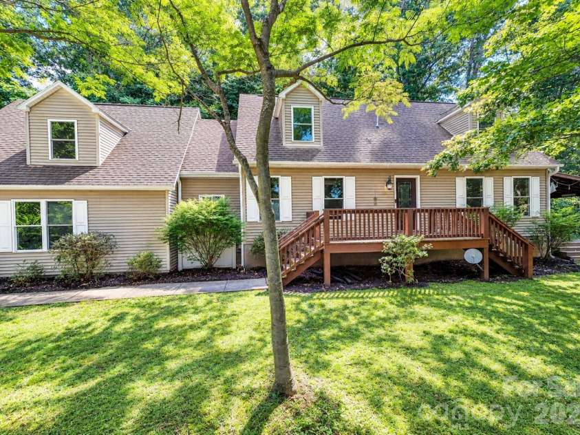 142 Blake Drive, Canton, NC 28716.  MLS# CAR4392775, YatesRealty ID 30427. 