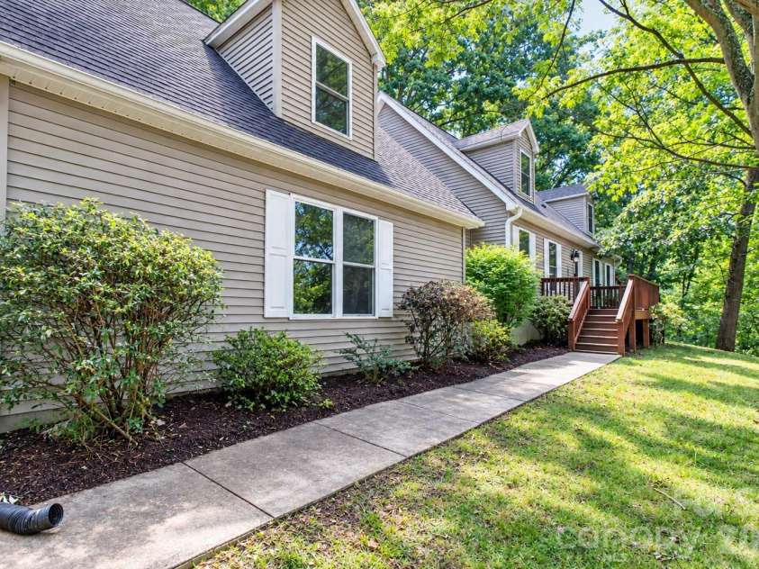 142 Blake Drive, Canton, NC 28716.  MLS# CAR4392775, YatesRealty ID 30427. 