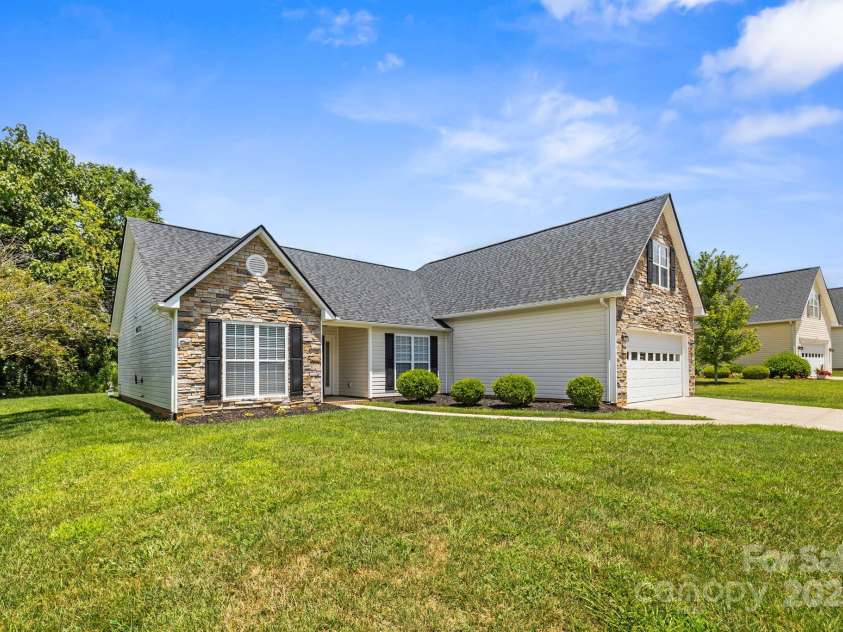 30 Morning Mist Road, Fletcher, NC 28732.  MLS# CAR4279362, YatesRealty ID 30428. 
