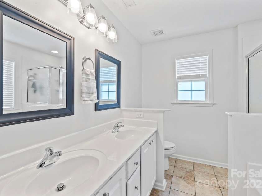 30 Morning Mist Road, Fletcher, NC 28732.  MLS# CAR4279362, YatesRealty ID 30428. Primary en-suite bath
