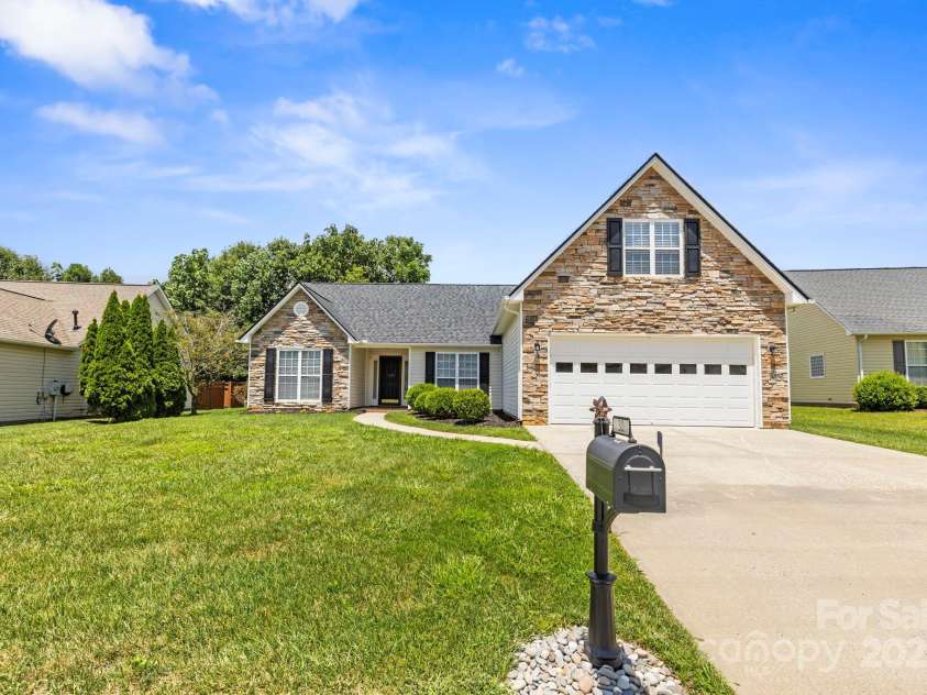 30 Morning Mist Road, Fletcher, NC 28732.  MLS# CAR4279362, YatesRealty ID 30428. Welcome home!