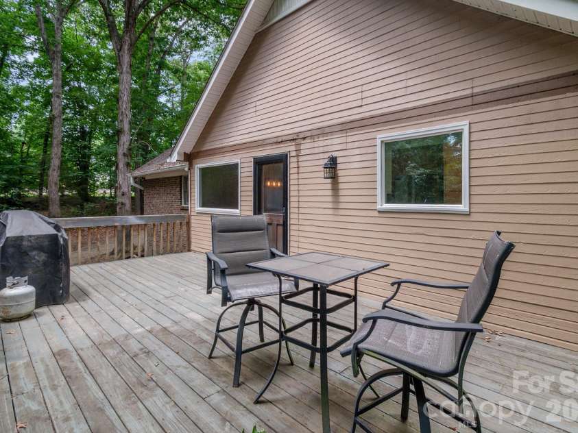 9205 Richardson King Road, Waxhaw, NC 28173.  MLS# CAR4392497, YatesRealty ID 30429. Deck on main level