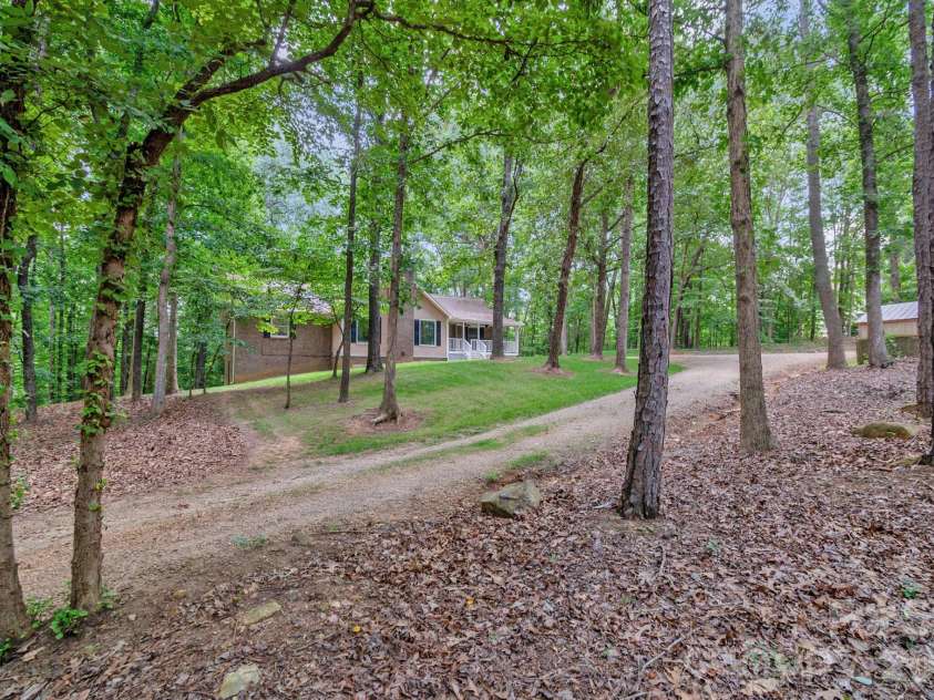 9205 Richardson King Road, Waxhaw, NC 28173.  MLS# CAR4392497, YatesRealty ID 30429. Side back yard