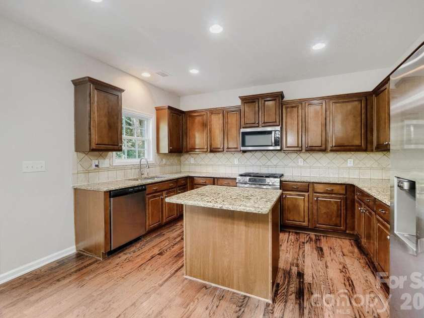 5613 Shenandoah Drive, Waxhaw, NC 28173.  MLS# CAR4392494, YatesRealty ID 30431. 