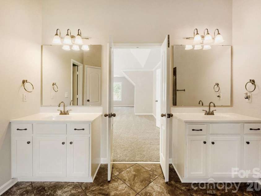 5613 Shenandoah Drive, Waxhaw, NC 28173.  MLS# CAR4392494, YatesRealty ID 30431. 