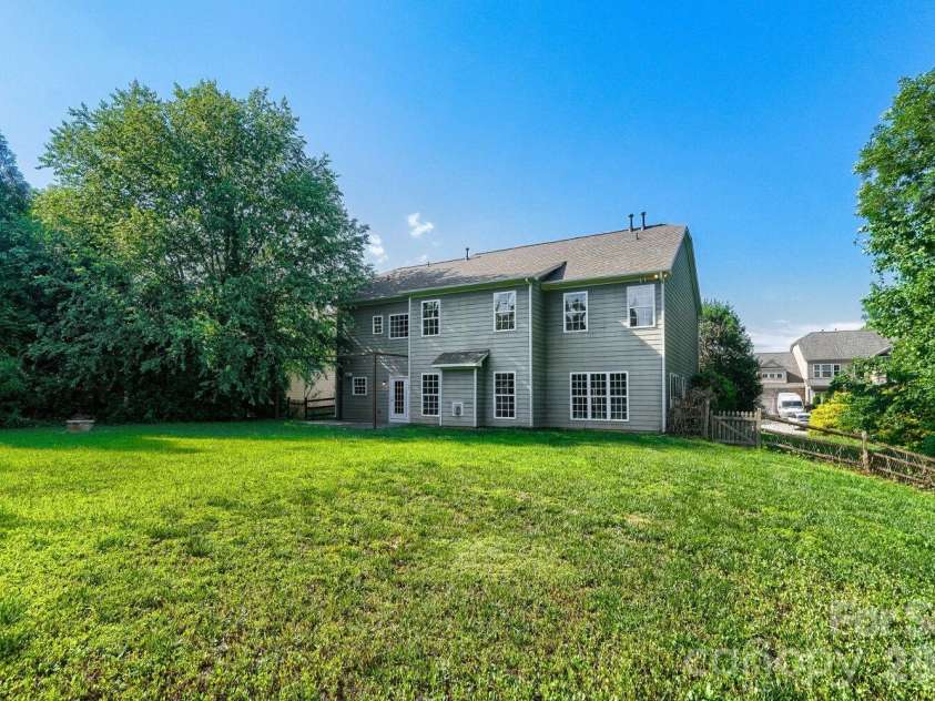 5613 Shenandoah Drive, Waxhaw, NC 28173.  MLS# CAR4392494, YatesRealty ID 30431. 