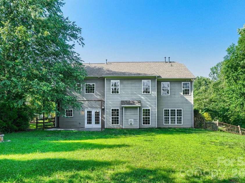 5613 Shenandoah Drive, Waxhaw, NC 28173.  MLS# CAR4392494, YatesRealty ID 30431. 