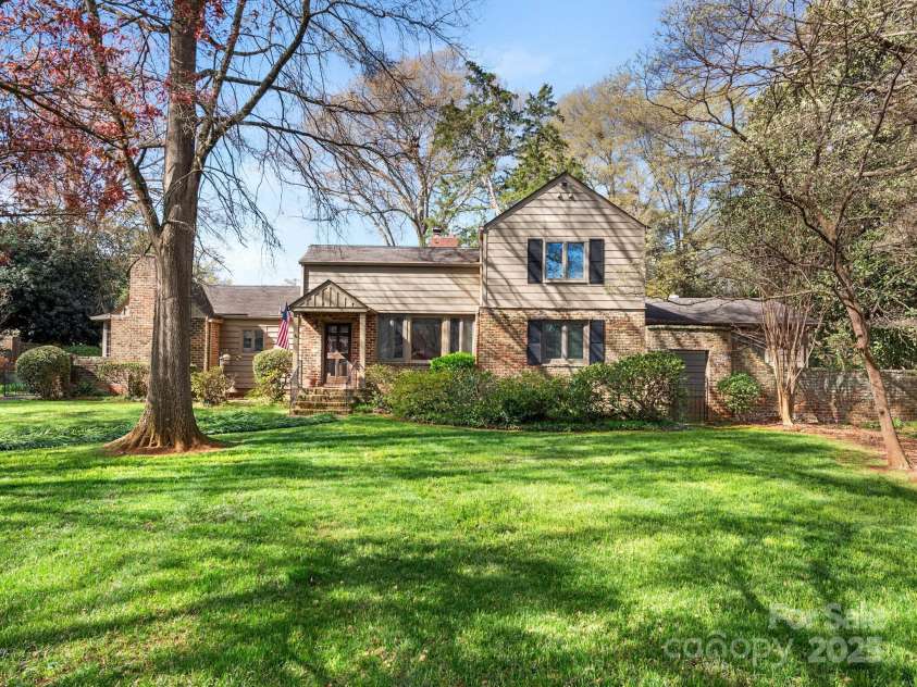 1950 Overhill Road, Charlotte, NC 28211.  MLS# CAR4267770, YatesRealty ID 30432. 