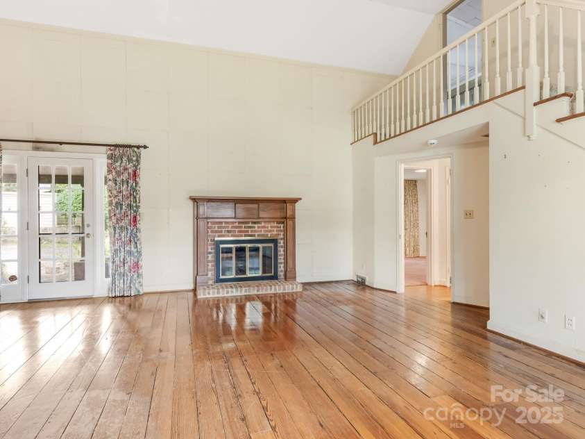 1950 Overhill Road, Charlotte, NC 28211.  MLS# CAR4267770, YatesRealty ID 30432. 