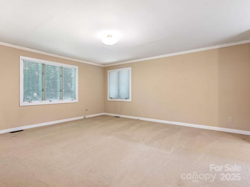 1950 Overhill Road, Charlotte, NC 28211.  MLS# CAR4267770, YatesRealty ID 30432. 