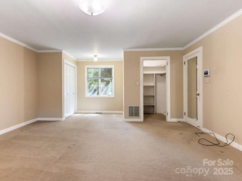 1950 Overhill Road, Charlotte, NC 28211.  MLS# CAR4267770, YatesRealty ID 30432. 