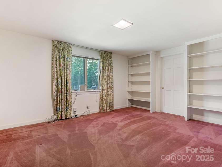 1950 Overhill Road, Charlotte, NC 28211.  MLS# CAR4267770, YatesRealty ID 30432. 